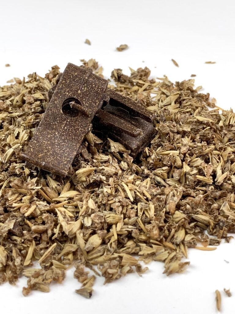 RenewableCNews's tweet image. Case: Granulous – Upcycling spent grains to compostable bioplastics  renewable-carbon.eu/news/?p=169921 #biobased #biocomposites #bioeconomy #biomaterial #bioplastics #biopolymers #biowaste #compostability #injectionmolding #sidestreams #RenewableCarbon