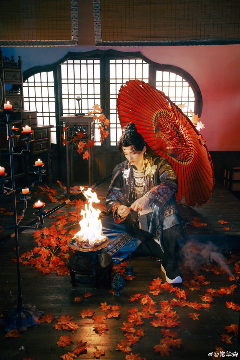 Forhuasen's tweet photo. 251105 Chang Huasen Weibo update (3/3)

Half-covered in silver rust, burned by the sacred flame

#常华森 #ChangHuasen #Waston #BloodRiver https://t.co/3yLtr8YfGW