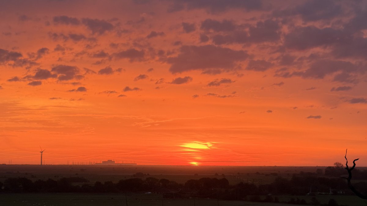 Robin25461631's tweet image. Sunrise at #RNS o’clock… Shepherd’s warning?