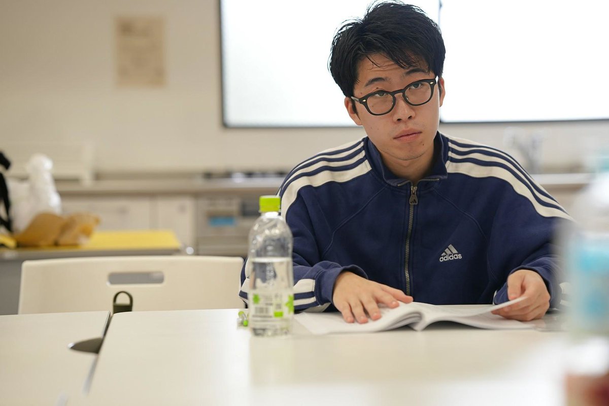 pancakenokai's tweet image. パンケーキの会二本立て公演『ある夜をめぐって』
2026年1/29(木)～2/4(水)
下北沢駅前劇場

チケット発売は11月29日！
オトクな2作品セット券は先行発売中
docs.google.com/forms/d/1WMxG2…
写真は『エーリヒ・ケストナー～消された名前～』
顔合わせの模様です

📷ハマリュウノスケ @hama_ryunosuke