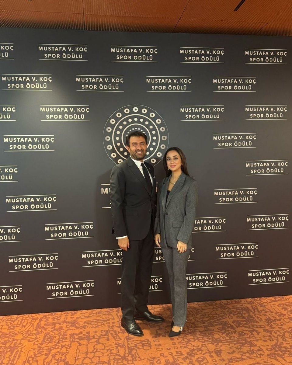 Türkiye’nin en saygın spor ödüllerinden Mustafa V. Koç Spor Ödülü, bu yıl da sahiplerine takdim edildi.

Para masa tenisinde dünya çapında büyük başarılara imza atan, şampiyon sporcumuz Abdullah Öztürk ve Olimpik eskrimde ülkemizi başarıyla temsil eden Dr. Enver Yıldırım ödüle