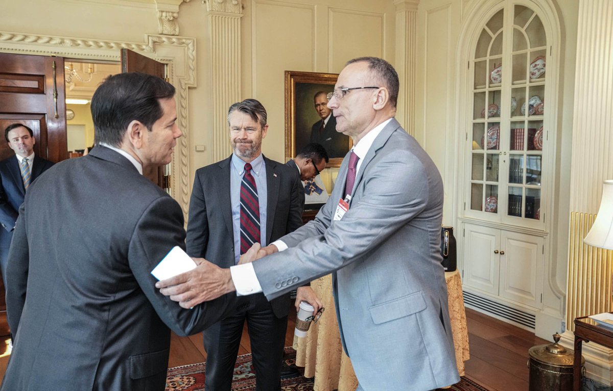 .<a href="/SecRubio/">Secretary Marco Rubio</a>: Встретился с Хосе Даниэлем Феррером <a href="/jdanielferrer/">José Daniel Ferrer</a>, который прибыл в Соединённые Штаты после многих лет репрессий со стороны кубинского режима. Мы рады, что он больше не находится под гнётом режима, и США продолжают поддерживать Феррера и всех простых кубинцев,