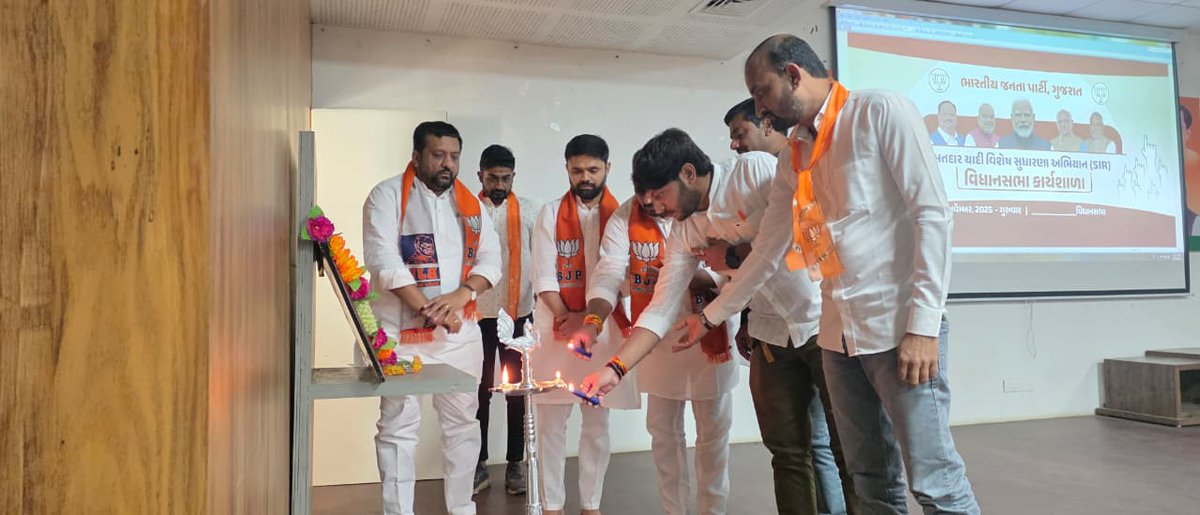 Kiritbhai_Patel's tweet image. આજરોજ જૂનાગઢ જિલ્લા ભાજપ કાર્યાલય ખાતે 87 વિસાવદર વિધાનસભા ના વિશેષ મતદાર સુધારણા અભિયાન &quot;SIR&quot; ના BLA 2 ના વર્કશોપ માં ઉપસ્થિત રહી પ્રદેશ પ્રમુખશ્રી જગદીશ વિશ્વકર્મા @MLAJagdish સાહેબ અને મુખ્યમંત્રી શ્રી ભુપેન્દ્રભાઈ પટેલ @Bhupendrapbjp નું ટુવે  વીડિયો કોન્ફરન્સના મધ્યમ થી…