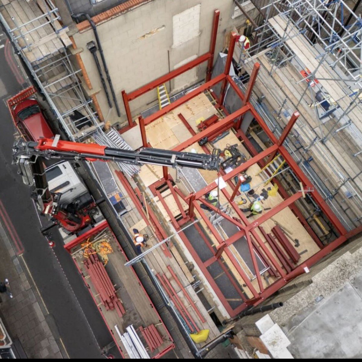 Steel delivery, done right! 💪🏗️ Our expert team and modern long-reach Hiab fleet are built for tight city sites and complex lifts. Whether it's rooftop steel, rear elevation, or a tricky delivery,
#LongReachHiab #SteelDelivery #ConstructionExperts #ModernFleet #HiabTruck