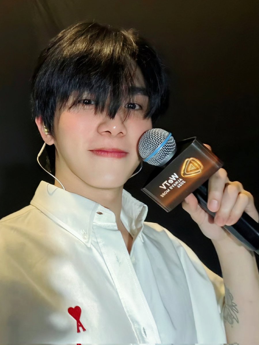 bO8O8m's tweet photo. 핑꾸요정😘 https://t.co/IeEhz98BYA