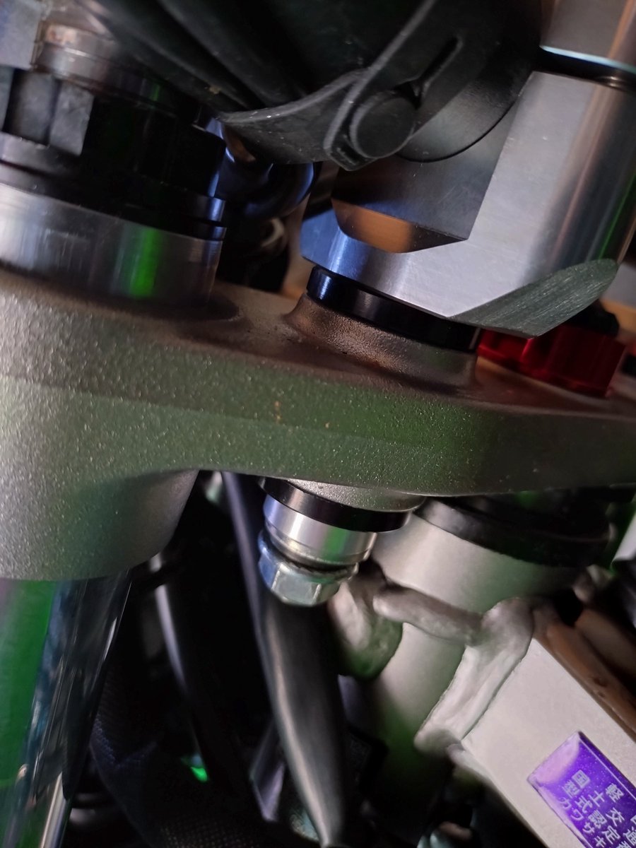 initial33a's tweet image. ダートフリークから新製品が出たので、即ゲット❗️
ZETAからKLX230用アクスルブロックとブラックのラバーキラーが出たんです。
早速、交換しました。
黒のラバーキラーはさりげなくてイイですよ✌
#ダートバイクプラス
#ZETA