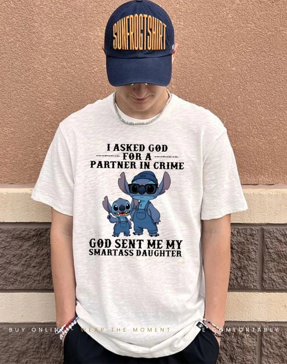 FlunderEric's tweet image. 😎 For all proud parents with sassy kids—rock this tee and show off your #SmartassSquad.
👉 Grab it here: sunfrogtshirt.com/product/stitch…
#ParentGoals #FamilyHumor #SunFrogTshirt