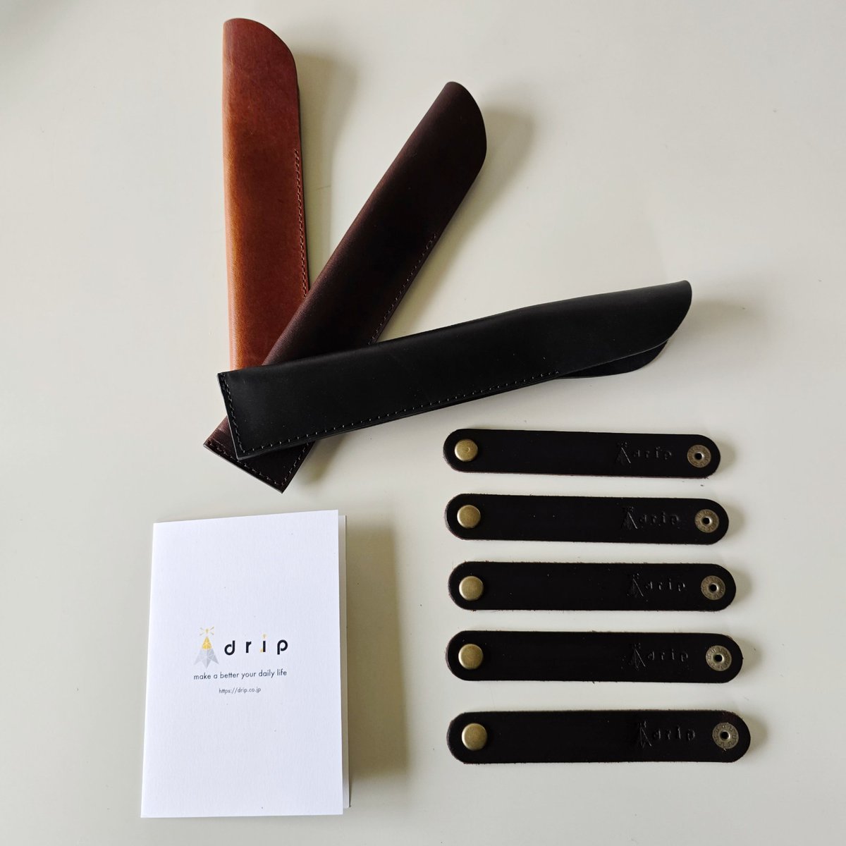 I_Hiace_6600's tweet image. またまた
｢ドリップ｣さんから
良いアイテムを見つけることができました。
お気に入りの１本のための
ペンスリーブ🖋️
ありそうでなかった
本革コードクリップ！
HALFDAY PACKの中が
スッキリ整理されました😊
ペンスリーブは１つ妻へ
プレゼントです✨🎁✨
drip.base.shop/categories/516…
 @drip_corpより