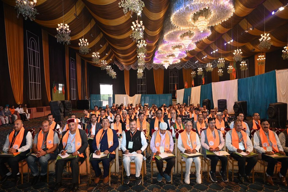 jairamthakurbjp's tweet image. बद्दी में आयोजित राज्य स्तरीय बैठक में सभी प्रकोष्ठों के संयोजक एवं सह संयोजक के साथ बैठक में शामिल हुआ।