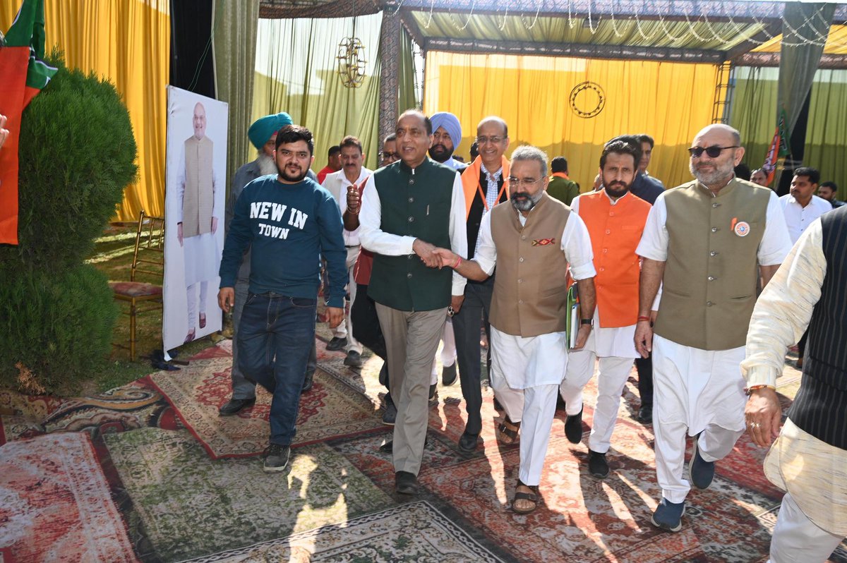 jairamthakurbjp's tweet image. बद्दी में आयोजित राज्य स्तरीय बैठक में सभी प्रकोष्ठों के संयोजक एवं सह संयोजक के साथ बैठक में शामिल हुआ।