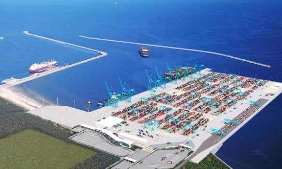 Ciągle nie mogę uwierzyć, że zniszczyli terminal kontenerowy. Miał przynosić Polsce po ładnych kilka miliardów rocznie wpływu z ceł i VAT już za trzy lata.
Ale teraz pozycja Hamburga i wpływy fiskalne RFN - niezagrożone. 
Wszystko dzięki „nowej koncepcji”, która wymaga nowej