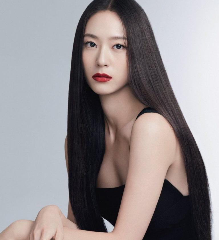 AboutMusicYT's tweet photo. Krystal Jung announces her first solo single, Solitary, out on November 27th. https://t.co/c9CmMcAxyU