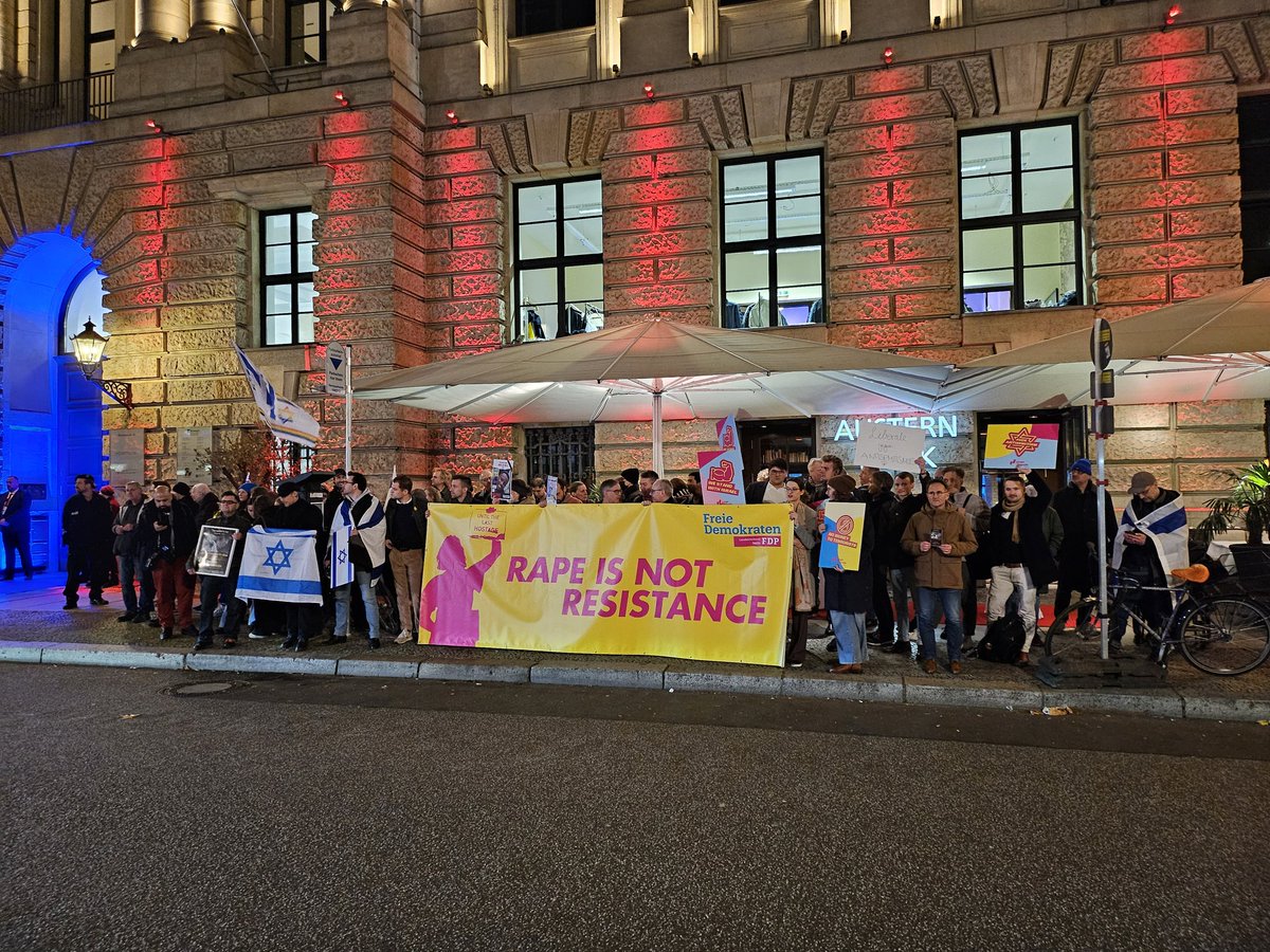 Große Solidarität mit <a href="/PreislerKa/">Karoline Preisler</a> anlässlich der Verleihung des Paul-Spiegel-Preises für Zivilcourage. Berlin - kein Platz für Antisemitismus! #RapeIsNotResistance