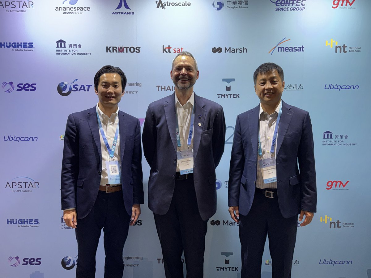 foresth915's tweet photo. 今年のAPSCC2025登壇では光通信ではなく量子通信・QKDパネルでした!パネリスト皆物理専攻で結構コアな量子物理の議論になったけどついていけた^_^理論物理専攻でよかった
#apscc #apscc25 #taipei #taiwan #quantum #qkd #quantumcommunication #opticalcommunication #warpspace https://t.co/7OEQPlLu0K