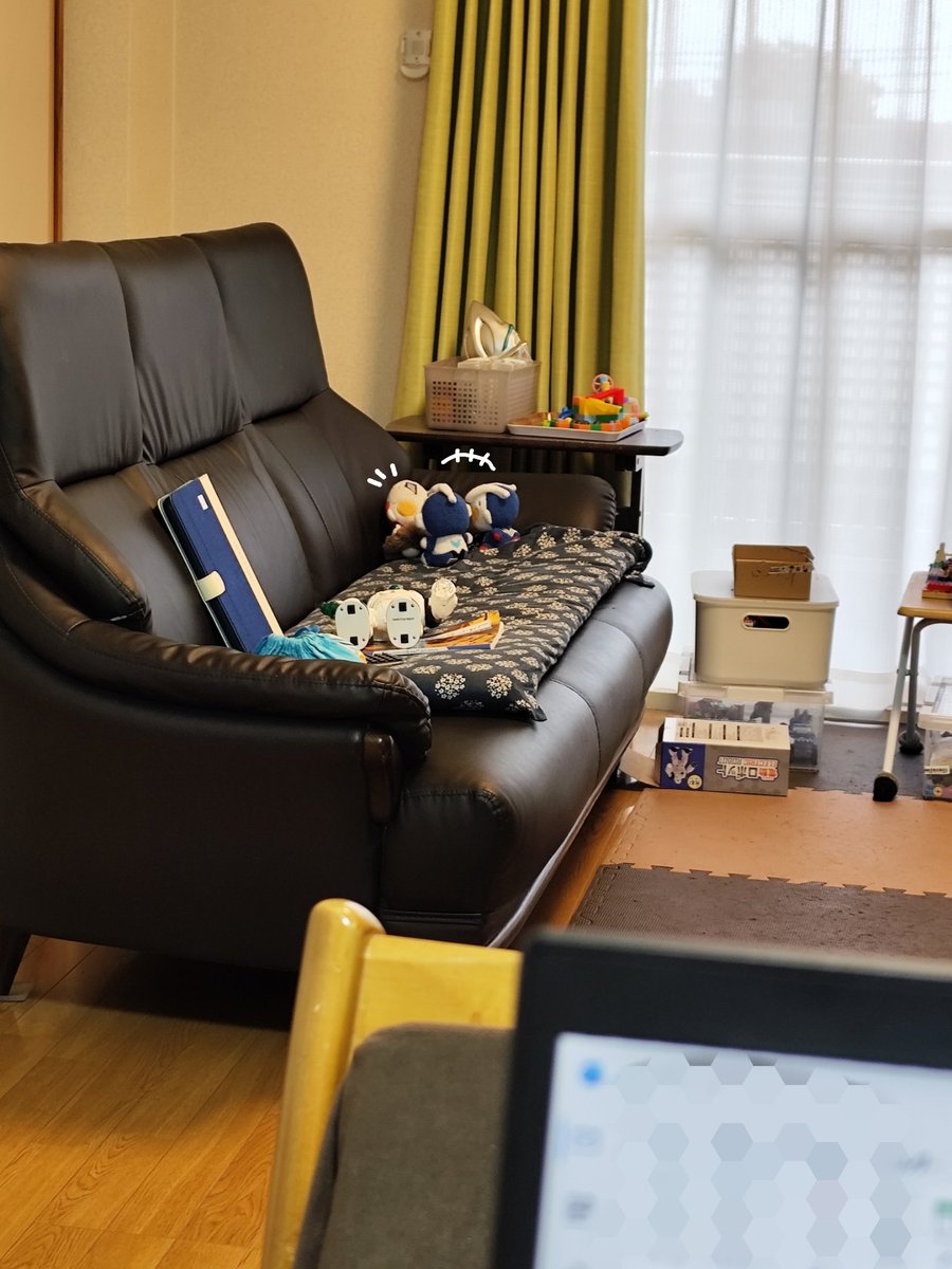 ゆこさん　ナガノインテリア 格子がかわいいカウンターチェア】 樹種でコンビカラーを演出している