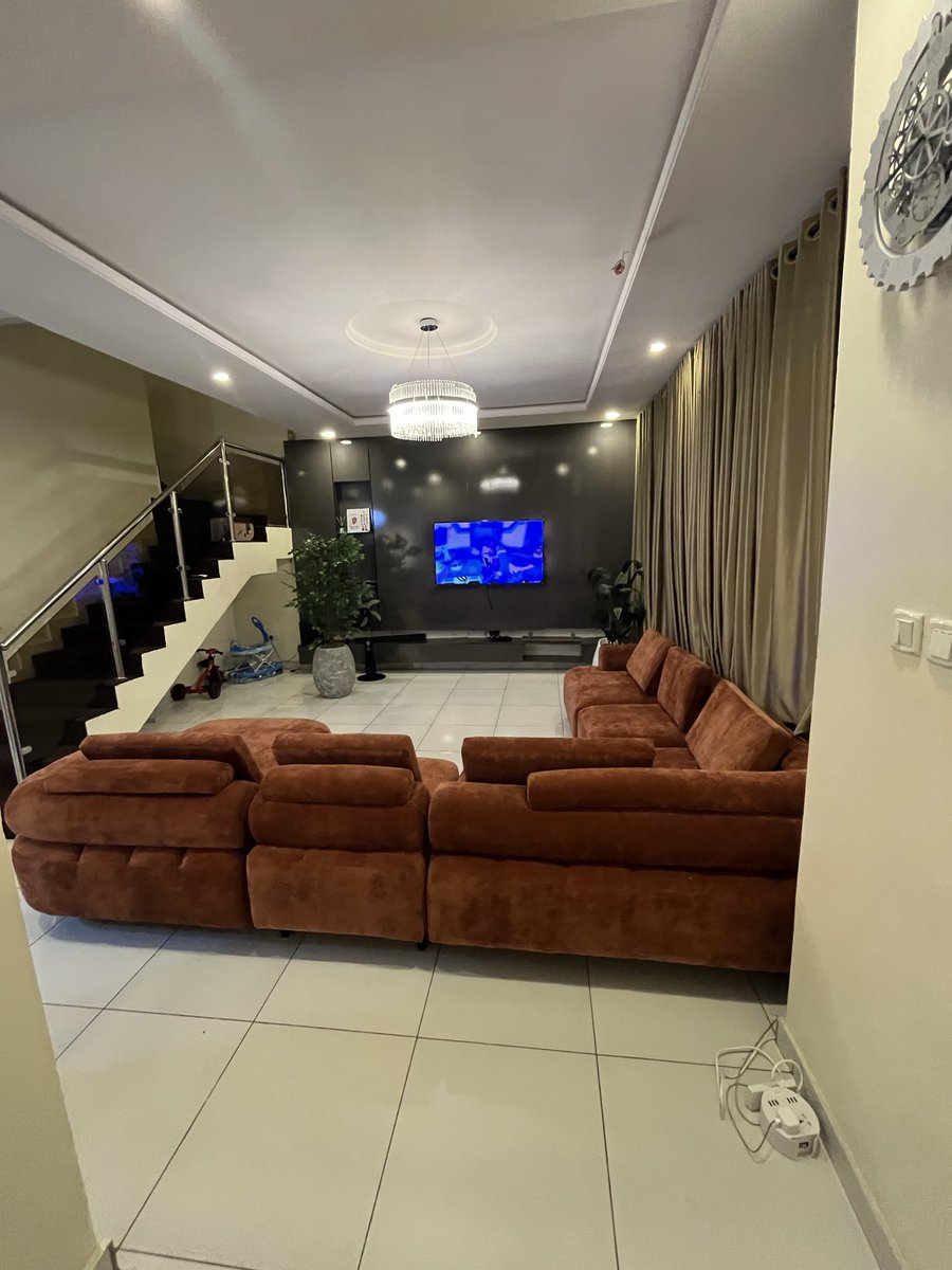Ajebocarpenter's tweet photo. Front view                            Back view https://t.co/zhK9vWb8Fc