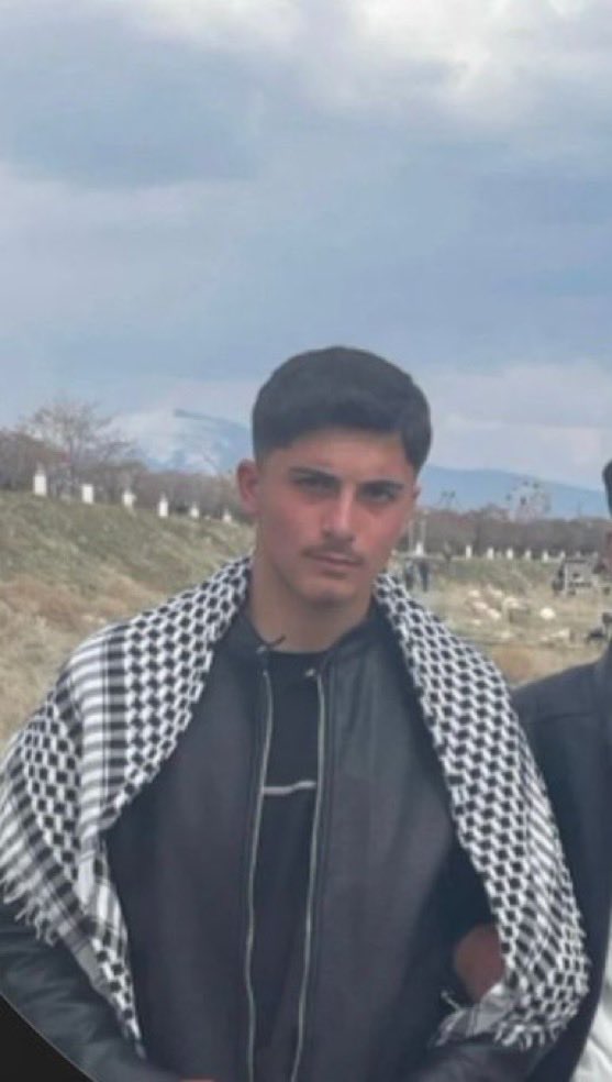 İçeride 4 ay yatıp çıkmasının sebebi vanda bir aşiretin üyesi olup pkk sempatizanı olması, kürtçü hukukçular suçluları kendi ırkından olunca nasıl koruyorlar iyi bakın