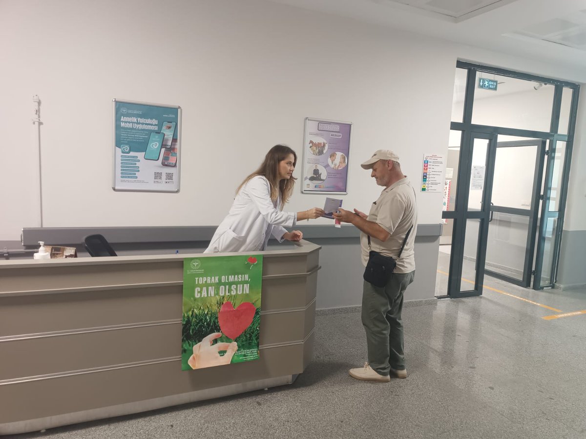 ErfelekDH's tweet photo. 📅 3-9 Kasım Organ Bağışı Haftası kapsamında, hastanemiz tarafından halkımıza yönelik farkındalık çalışmaları yapılmıştır.

Organ bağışının önemine dikkat çekmek amacıyla stant açılarak broşürler dağıtılmış, vatandaşlarımıza bilgilendirmelerde bulunulmuştur. https://t.co/b83IZ8JiHM