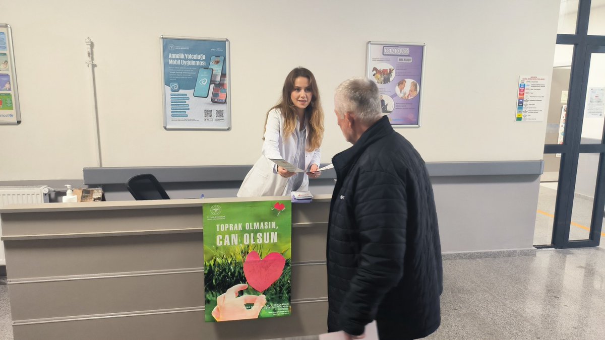 ErfelekDH's tweet photo. 📅 3-9 Kasım Organ Bağışı Haftası kapsamında, hastanemiz tarafından halkımıza yönelik farkındalık çalışmaları yapılmıştır.

Organ bağışının önemine dikkat çekmek amacıyla stant açılarak broşürler dağıtılmış, vatandaşlarımıza bilgilendirmelerde bulunulmuştur. https://t.co/b83IZ8JiHM