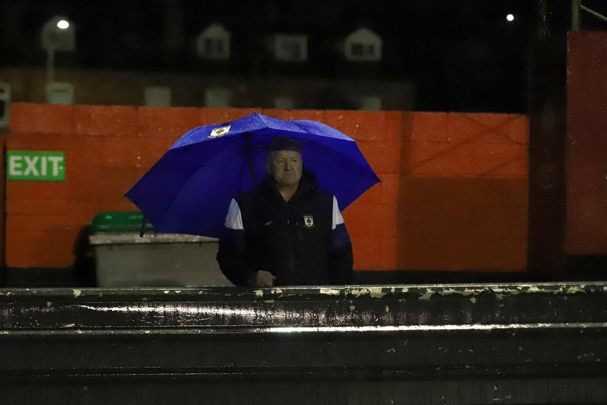 jonamatthews's tweet photo. @MrDicey @GlossopNorthEnd @newsinglossop @ShirebrookTwnFC It was a very wet evening, well done, great photos. #Billynomates https://t.co/Wu3eFALZ0q