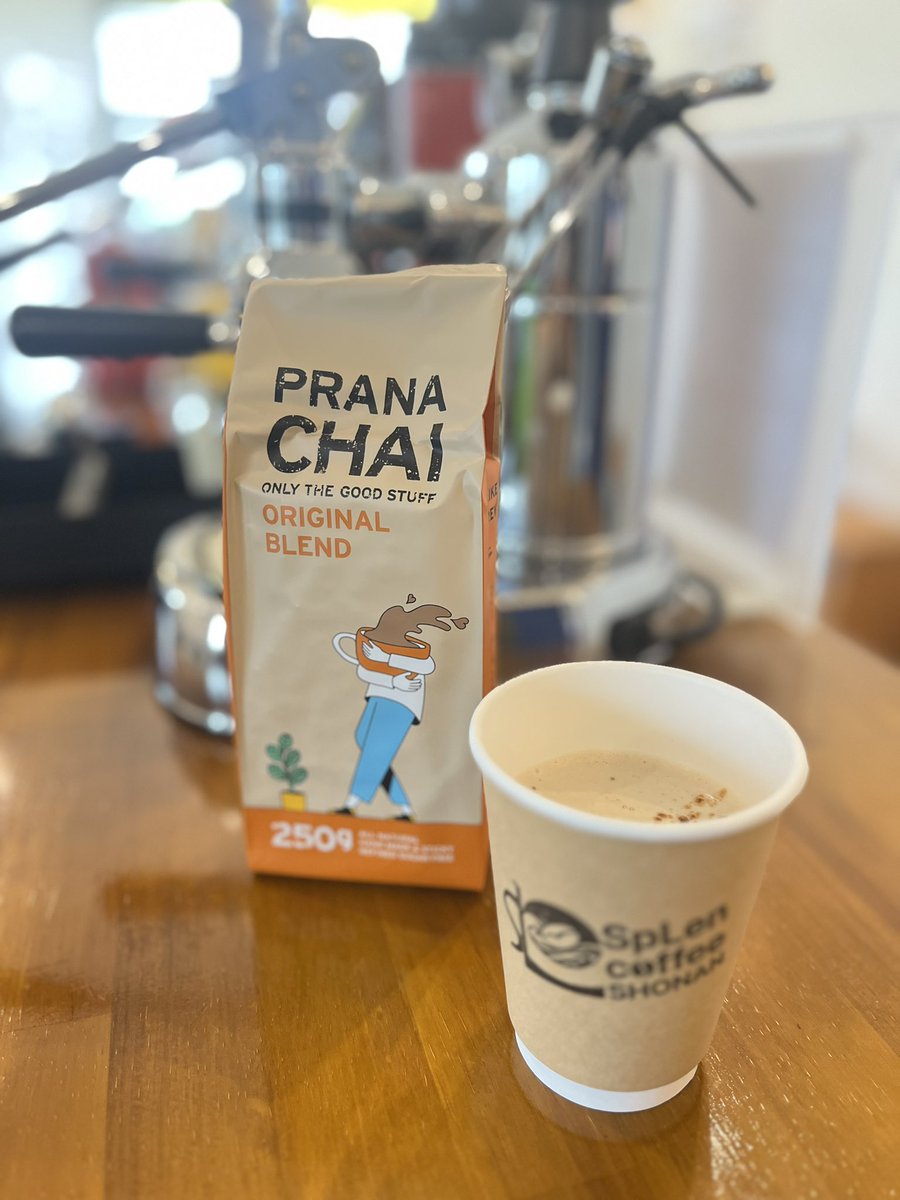 splencoffee's tweet photo. チャイラテ始めました🫚😊
全て天然素材、砂糖不使用！
オーストラリアの人気ブランド「PRANA CHAI」
スパイスとハチミツの甘さでホッと温まる美味しさです。
ぜひお試しください♪ https://t.co/JMXP0K7d9t