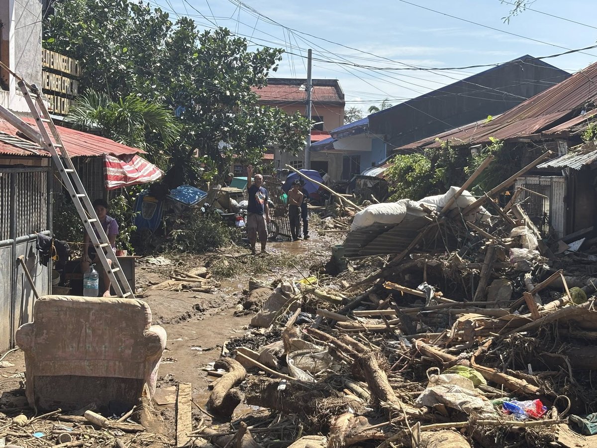 RMNNetworkNews's tweet photo. ng Barangay Roberto S. Benedicto, La Carlota City, Negros Occidental. | RMN DYHB Bacolod 747

#TinoPH
#RMNBacolod
#DZXLnews558
#RMNnews
#TatakRMN

2/2 https://t.co/NU2O3tvGZr
