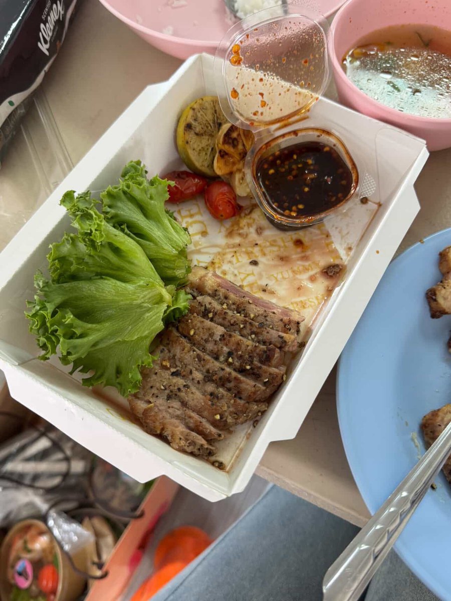 xwt518's tweet photo. 第一次和朋友一起食物應援，希望June會喜歡。
感謝我的朋友mako一手包辦。

My firs time doing a food support with my friend. 
Thank you my friend mako. @Makooooooo2903 
Hope June will love it. 🫶🫶🫶

#Junewanwimol https://t.co/FGk6NpaGTQ