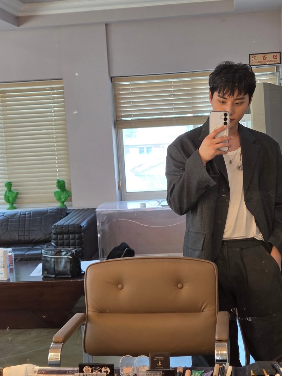 yddabluee's tweet photo. absen no fake no cut no edit no pork 🫰🏻#youngk https://t.co/dTwqNLLEA5