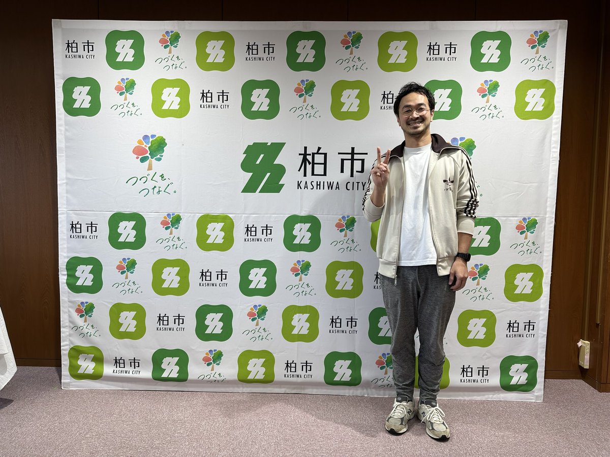 柏市役所にてとある取材をしていただきました！
パネルの前で記念撮影📷
観光で来た人みたいになっちゃいました…笑