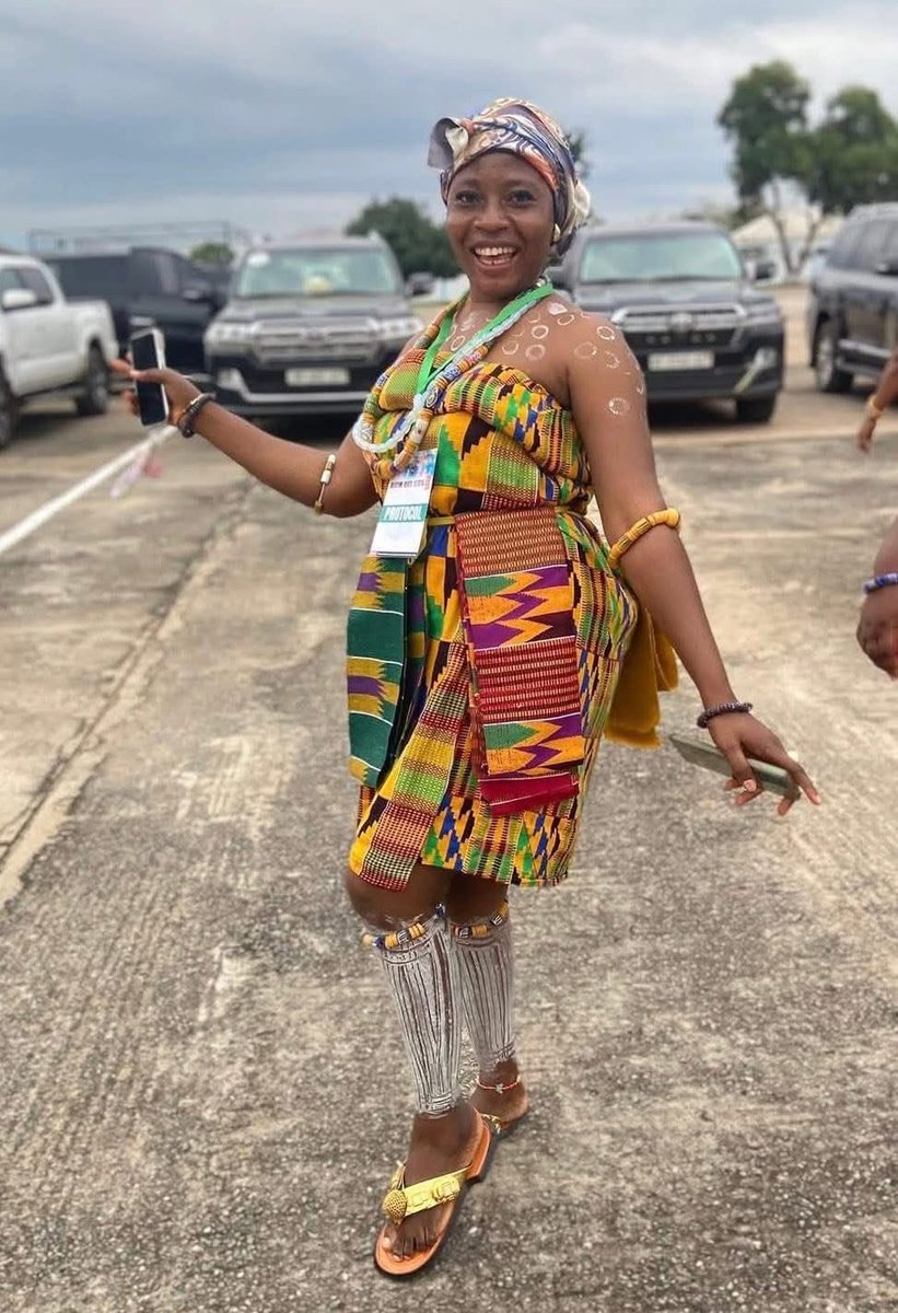 SpacesWithEwes's tweet photo. #EweHeritage: Let them mock, twist, and shout but the truth remains one.

Eʋe Kete/Kɛtɛ stands as the root of Ghana’s weaving heritage, from the looms of Ŋɔtsie to Agɔtime-Kpetoe.

No group can distort and rewrite Ghana's history with myths. 🧵
#CulturalTruth #KenteDebate https://t.co/JyiM32Jgmx