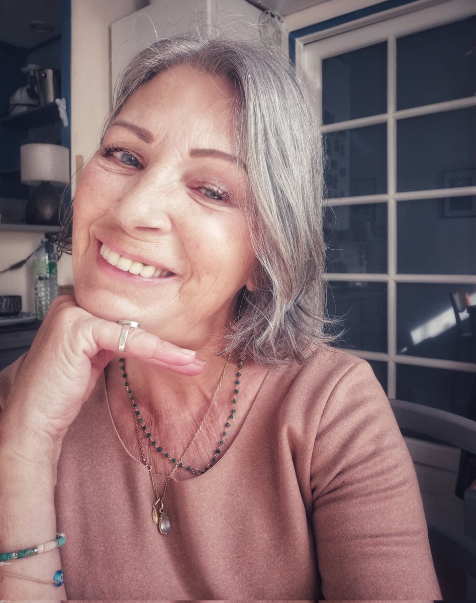 Un bonjour et un sourire pour vous souhaiter une bonne journée ! 😍