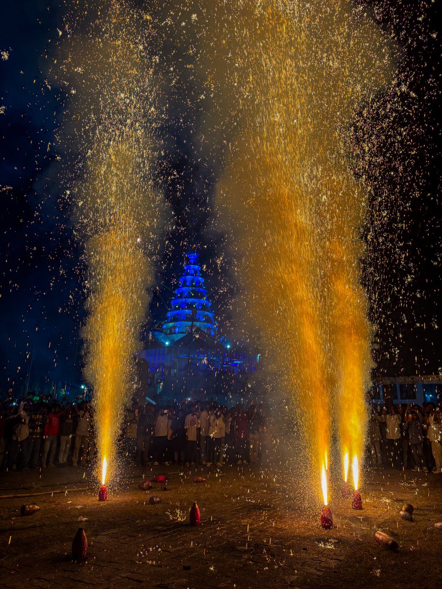 BarpetaDaily's tweet image. Howly Rakh Mahotsav 2025 has begun! The first night was pure magic with a spectacular display of 700+ fireworkslighting up the sky. What a vibrant start to this age-old tradition! ✨
#howly #rakhmahotsav #barpetadaily