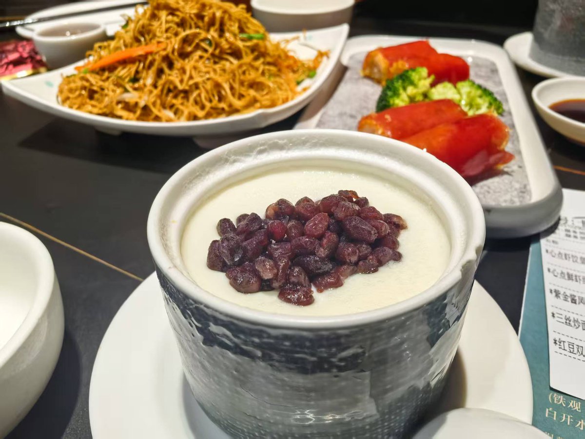 keyi7521's tweet photo. 广州美食：双皮奶，红米肠，虾饺……太美味了，一吃一个不吱声❤️
#美食 
#大美中国 https://t.co/o9If94X00Z