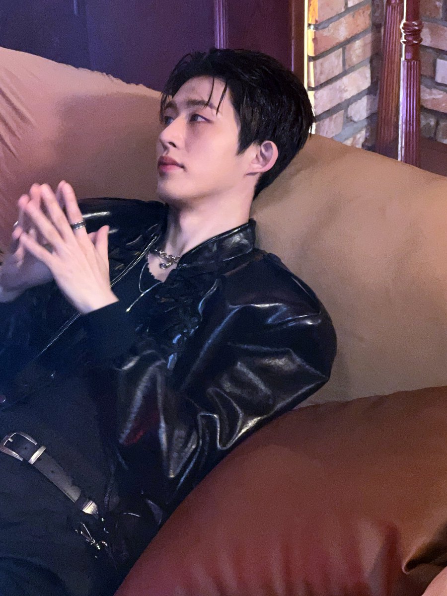 tbvhanbin's tweet photo. pov: you're dating kim hanbin (sexy ver.) https://t.co/sZIx9ZA977