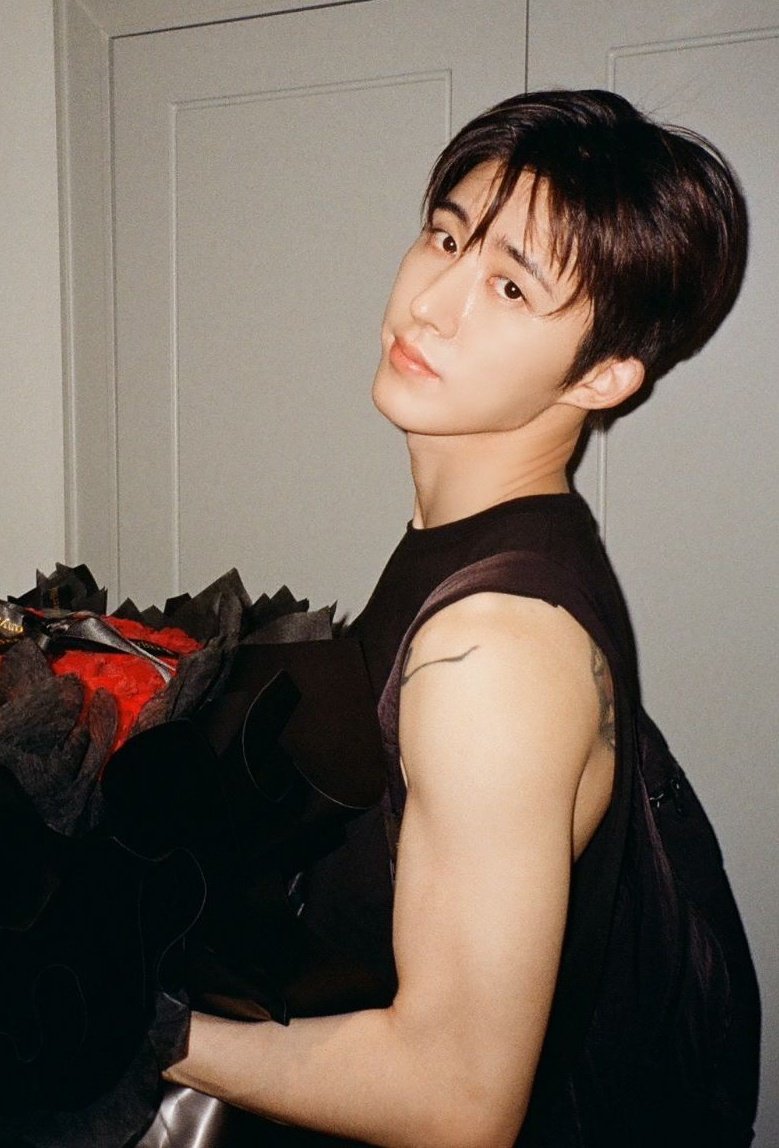tbvhanbin's tweet photo. pov: you're dating kim hanbin (sexy ver.) https://t.co/sZIx9ZA977