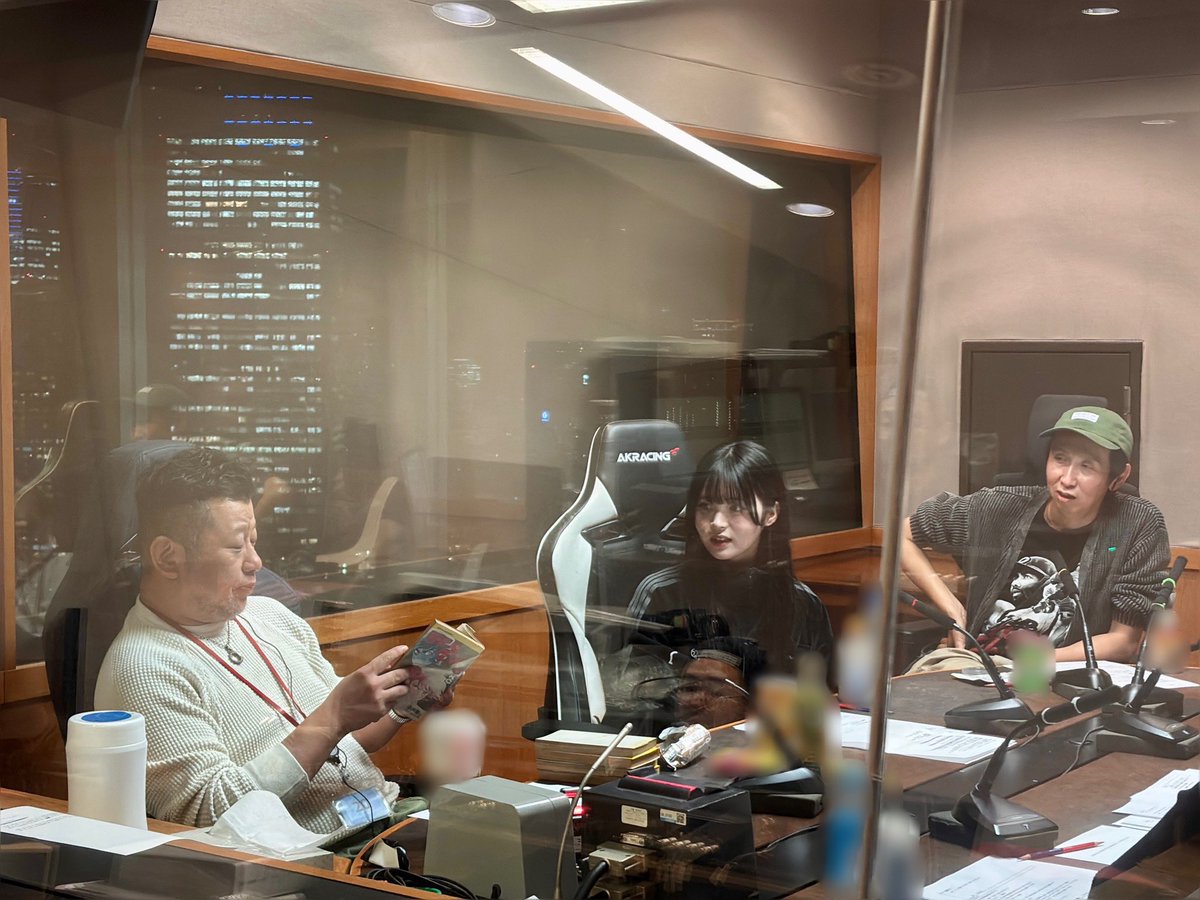 以前の放送で…

コバさん「5巻の初版は読んだらあかん！」
怜音「読みたい！」

となったデビルマンの貴重なコミックスが、
なんと！リスナーさんから届きました📚✨

休憩時間にさっそく1巻から読み始めていた怜音でした。

🎧#radiko
radiko.jp/share/?t=20251…

#アッパレ水
#MBSラジオ