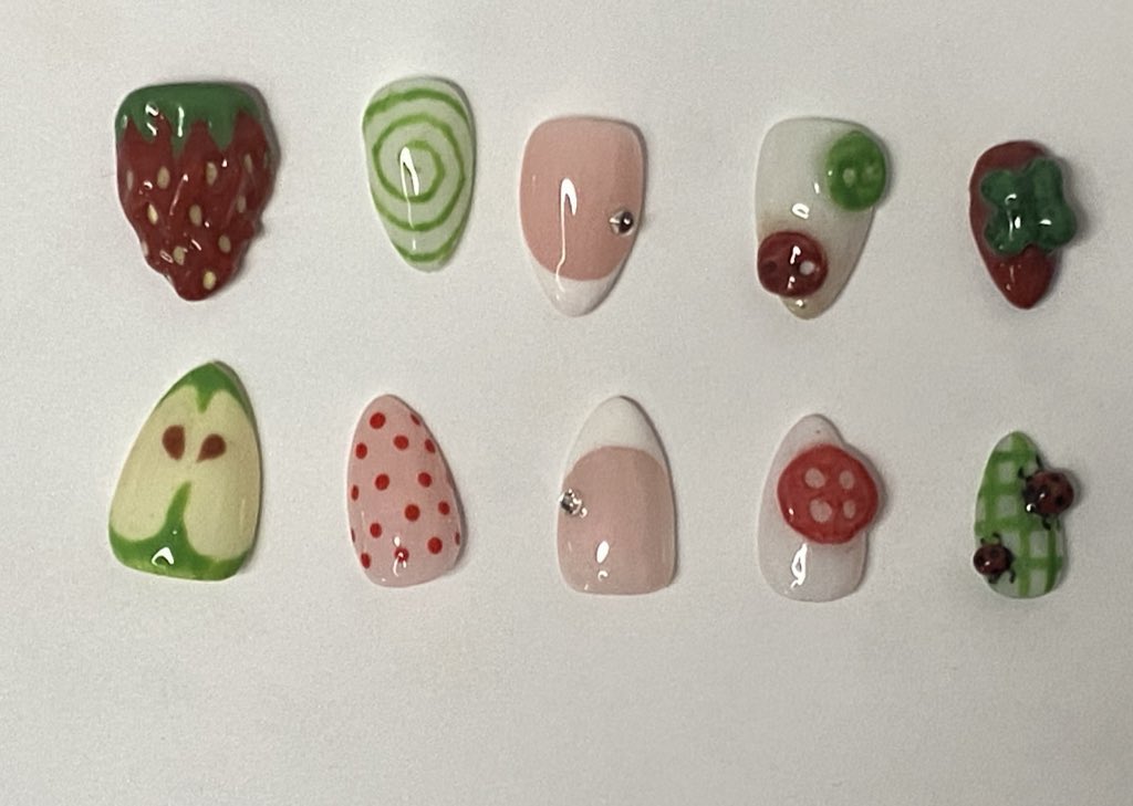 virtualkitsch's tweet image. nails :D