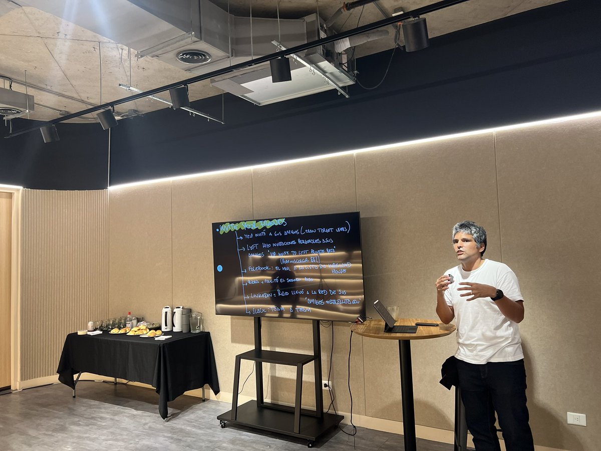 Amazing talk by <a href="/locosombrero/">Edwin R</a> in <a href="/crecimientoar/">Crecimiento 🌞</a> where we learned valuable strategies to get our first 1000 users. It’s good to be back here in #AlephHub #Argentina