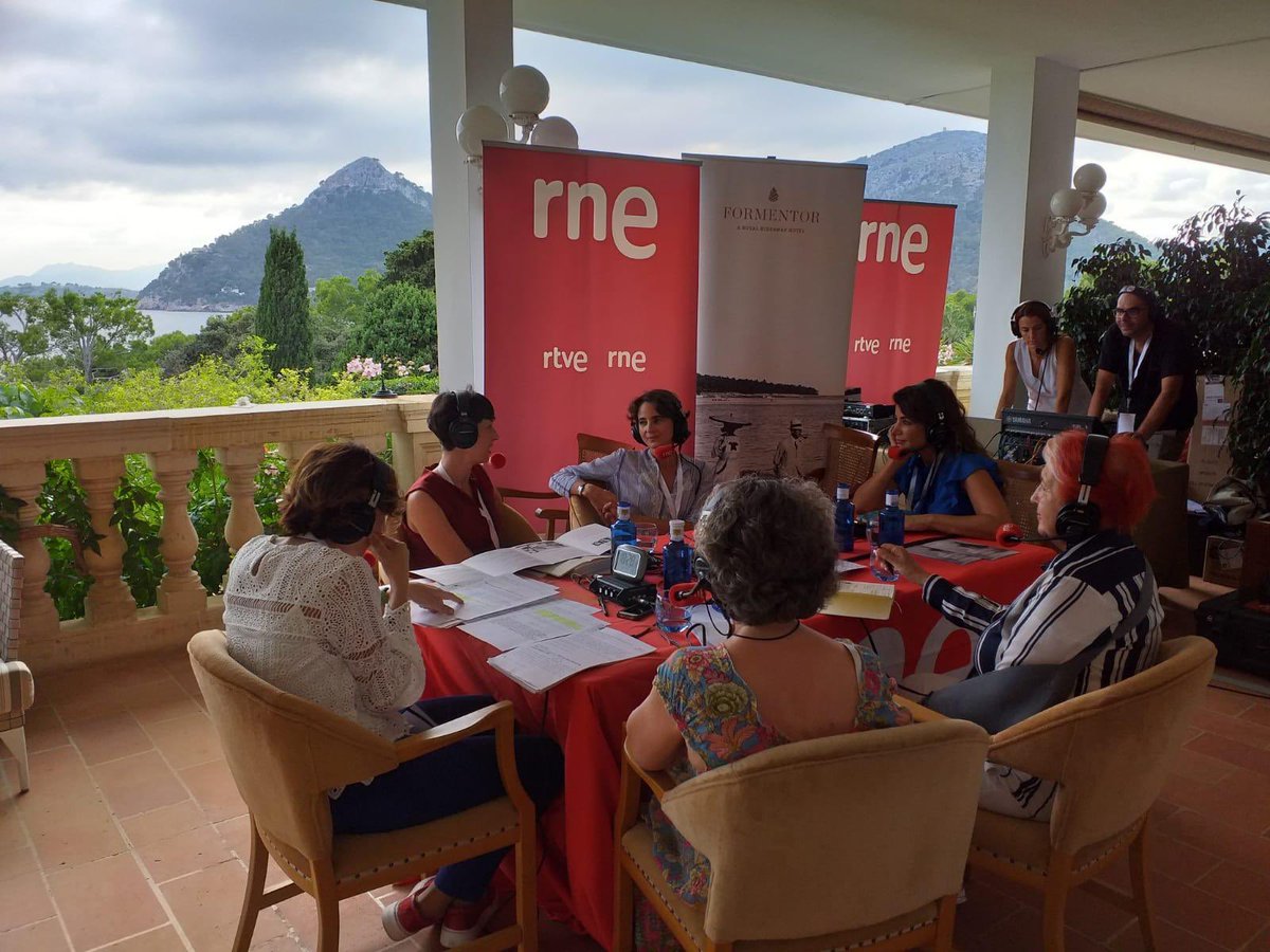 Hace 6 años conocí a <a href="/laurence_debray/">Laurence Debray</a> por <a href="/FundFormentor/">Fundación Formentor</a>. Ya había escrito la primera biografía y el documental sobre el emérito: “Durante 3 días hablamos de todo sin control, con mucha intimidad (…)”. Siempre q hemos hablado he pensado, ‘sinceridad’.

 🎤Rtve.es/a/5392590