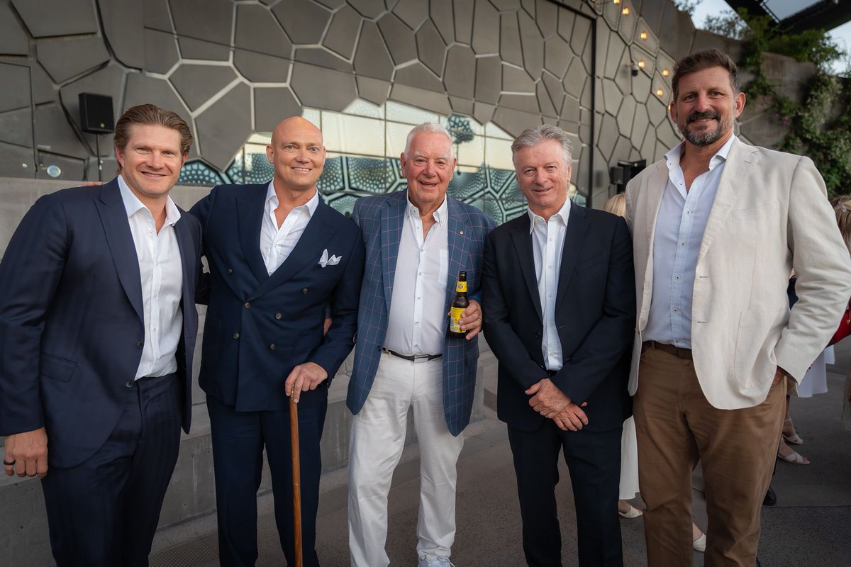 ShaneRWatson33's tweet photo. A special night last night celebrating the special connection between Australia and India with the crescendo tonight at Gold Coast Stadium. #ausvind https://t.co/jMyIXUi4Vm
