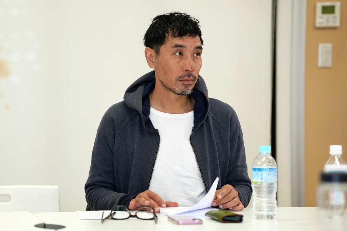 pancakenokai's tweet image. パンケーキの会二本立て公演『ある夜をめぐって』

2026年1/29(木)～2/4(水)
下北沢駅前劇場 2作品各6回全12回公演

🎫発売は11月29日～
オトクな2作品セット券は先行発売中 docs.google.com/forms/d/1WMxG2…

写真は『エーリヒ・ケストナー～消された名前～』 顔合わせの模様です 

📷@hama_ryunosuke