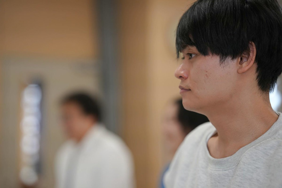 pancakenokai's tweet image. パンケーキの会二本立て公演『ある夜をめぐって』

2026年1/29(木)～2/4(水)
下北沢駅前劇場 2作品各6回全12回公演

🎫発売は11月29日～
オトクな2作品セット券は先行発売中 docs.google.com/forms/d/1WMxG2…

写真は『エーリヒ・ケストナー～消された名前～』 顔合わせの模様です 

📷@hama_ryunosuke