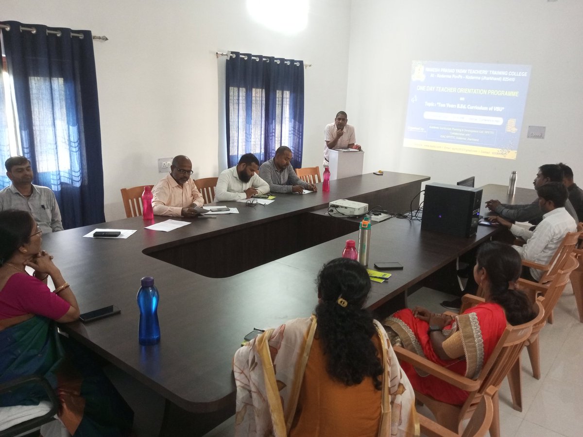 RpyttcKoderma's tweet image. रमेश प्रसाद यादव शिक्षक प्रशिक्षण महाविद्यालय में बुधवार को महाविद्यालय के ACPD Cell व IQAC के संयुक्त तत्वावधान में एकदिवसीय टीचर ओरिएंटेशन कार्यक्रम का आयोजन सहायक प्राध्यापक डॉ. संजीव कुमार के नेतृत्व किया गया। कार्यक्रम का मुख्य विषय &quot;विभावि का दो वर्षीय बीएड पाठ्यक्रम&quot; था।