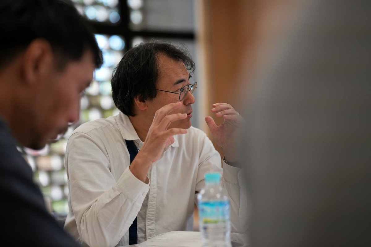 pancakenokai's tweet image. パンケーキの会二本立て公演『ある夜をめぐって』

2026年1/29(木)～2/4(水)
下北沢駅前劇場 2作品各6回全12回公演

🎫発売は11月29日～
オトクな2作品セット券は先行発売中 docs.google.com/forms/d/1WMxG2…

写真は『エーリヒ・ケストナー～消された名前～』 顔合わせの模様です 

📷@hama_ryunosuke