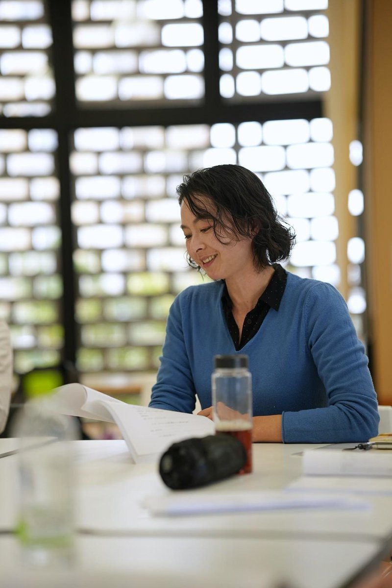 pancakenokai's tweet image. パンケーキの会🥞二本立て公演『ある夜をめぐって』 
2026年1/29(木)～2/4(水)
下北沢駅前劇場

チケット発売🎫は11月29日！
オトクな2作品セット券🎫🎫先行発売中 docs.google.com/forms/d/1WMxG2…

写真は『エーリヒ・ケストナー～消された名前～』
顔合わせの模様です

📷ハマリュウノスケ@hama_ryunosuke