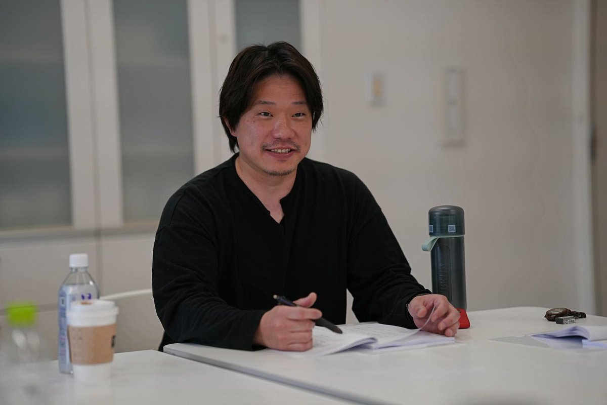 pancakenokai's tweet image. パンケーキの会🥞二本立て公演『ある夜をめぐって』 
2026年1/29(木)～2/4(水)
下北沢駅前劇場

チケット発売🎫は11月29日！
オトクな2作品セット券🎫🎫先行発売中 docs.google.com/forms/d/1WMxG2…

写真は『エーリヒ・ケストナー～消された名前～』
顔合わせの模様です

📷ハマリュウノスケ@hama_ryunosuke