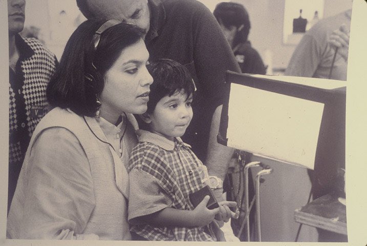 FilmHistoryPic's tweet image. Mira Nair with her son Zohran