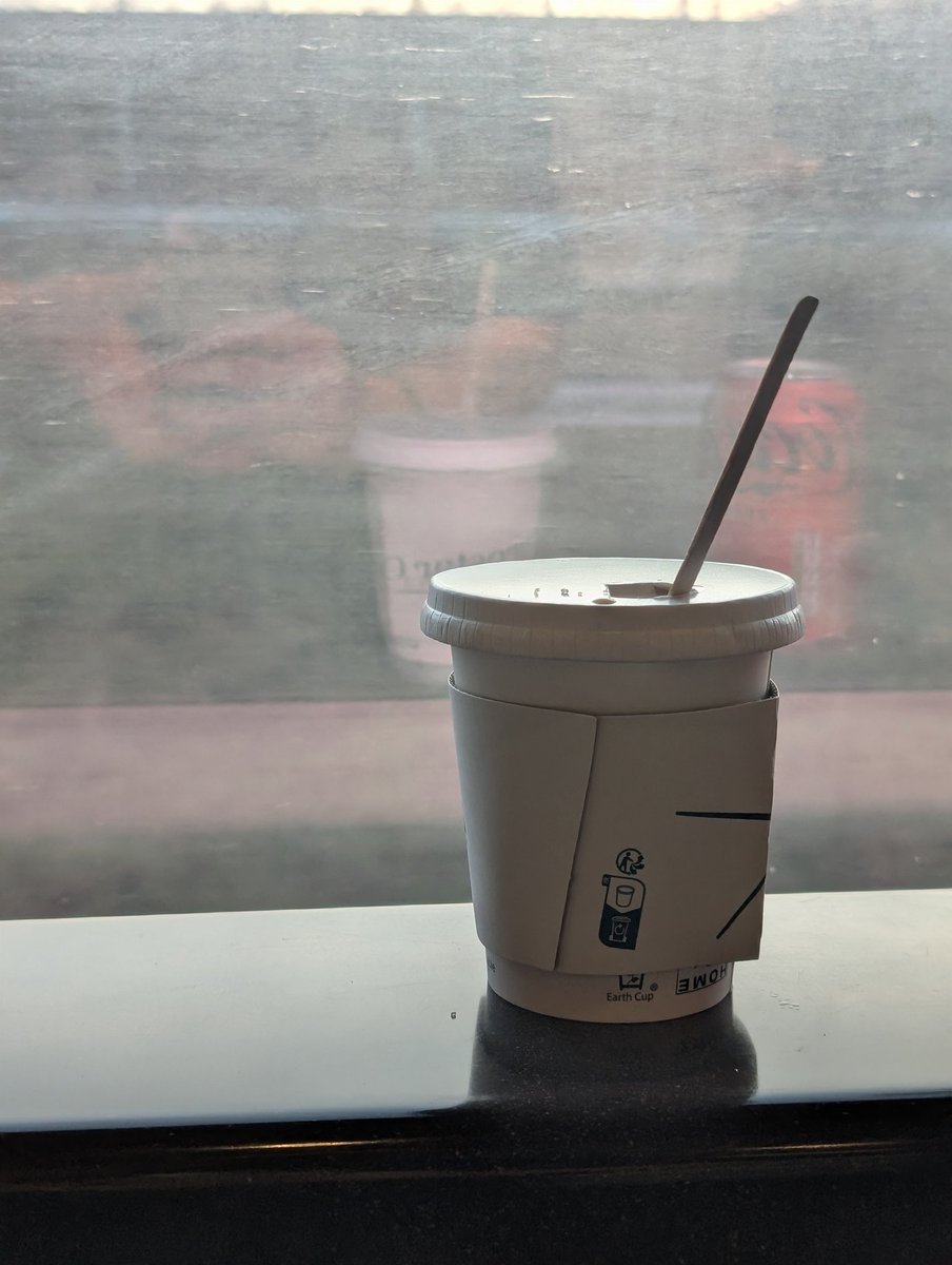 My last coffee én France is not as relaxed as I'd have liked it to be. But I've never chilled with one to watch the world go by at 120 miles per hour before.