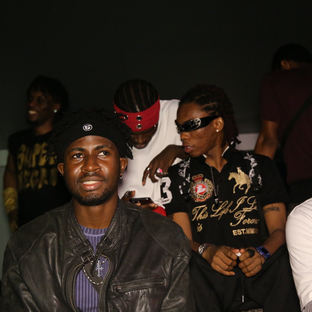 dis__content's tweet image. dec!bels will return ⚰️🔊