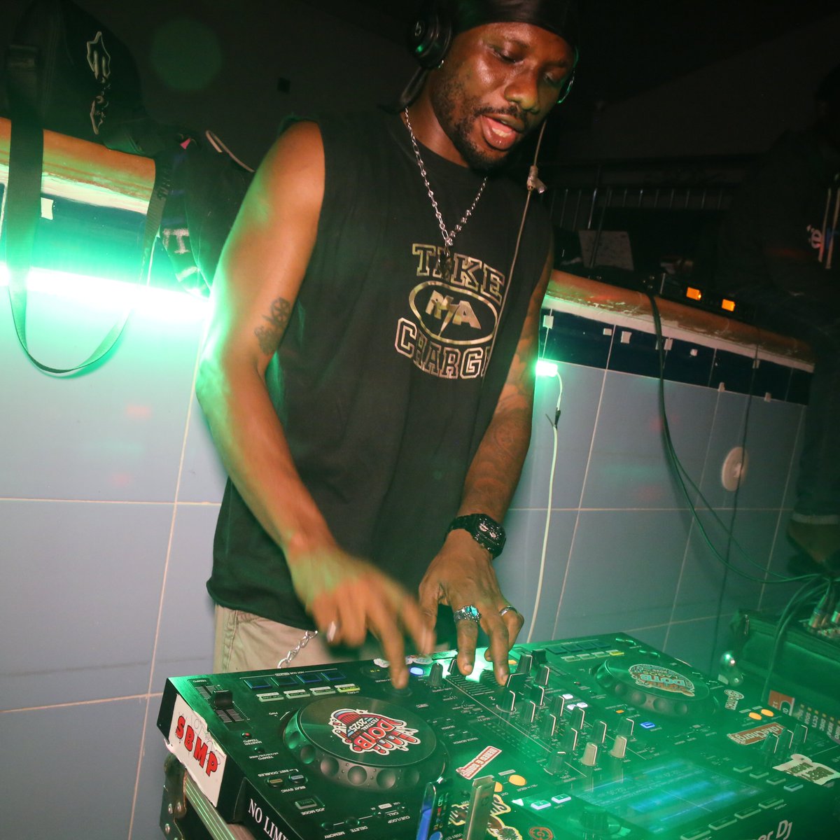 dis__content's tweet image. dec!bels will return ⚰️🔊